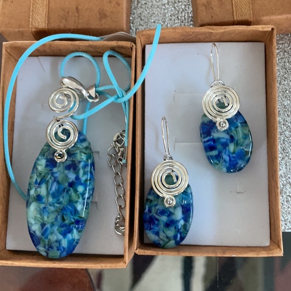 Meet your Posher, Love at First Sight Designs- - Picture 10 of 12